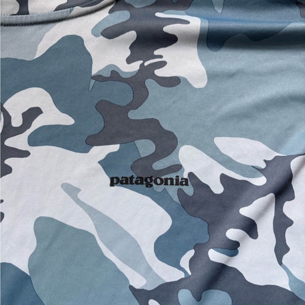 Men's Long-Sleeved Capilene® Cool Daily Fish Graphic Shirt - Picture 3 of 7